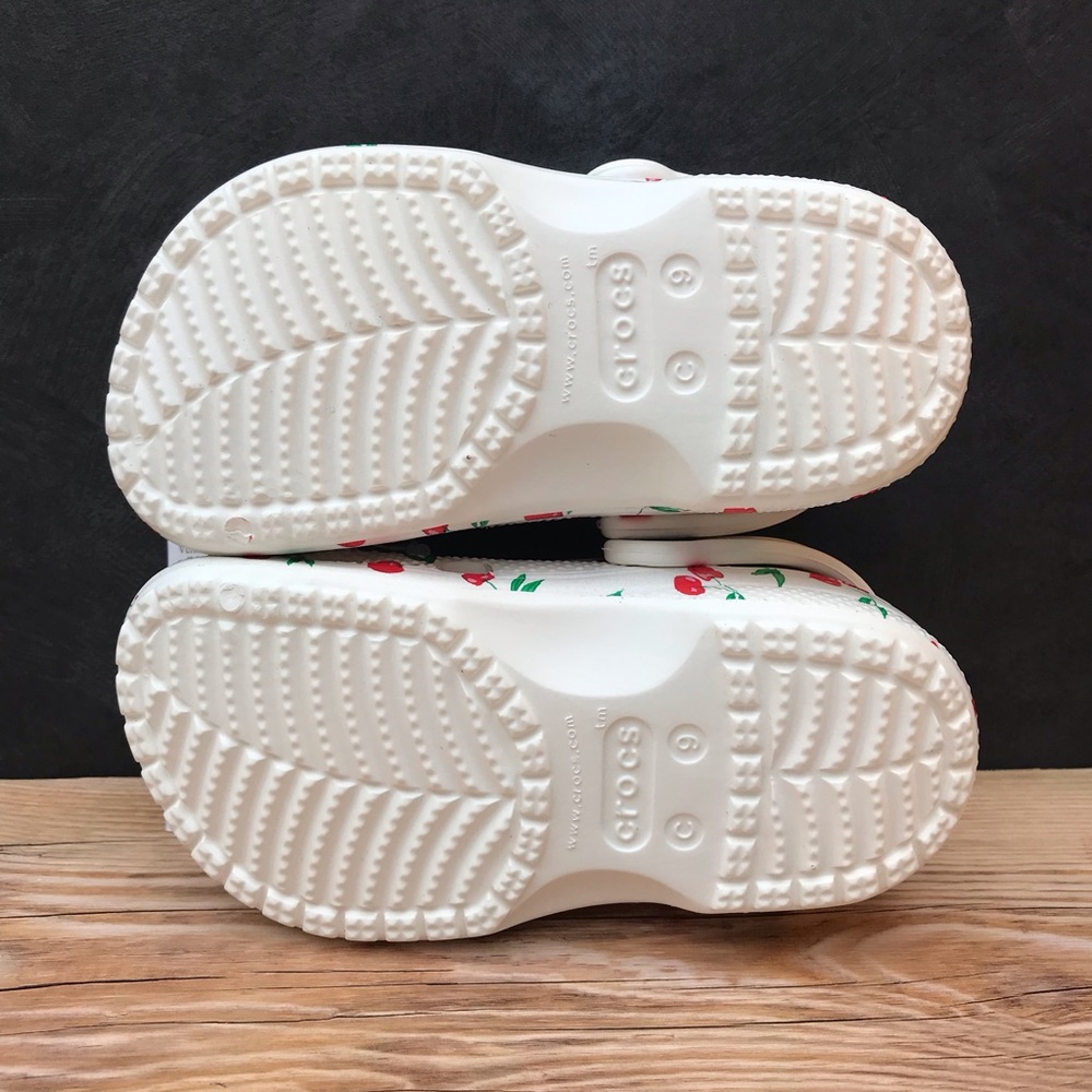 Crocs Baya Graphic Clog - Picture 12 of 16